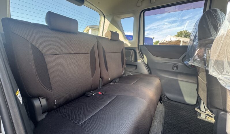 
								2011 Suzuki Solio full									