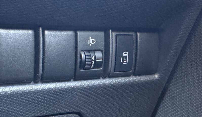 
								2012 Mitsubishi Delica D2 full									