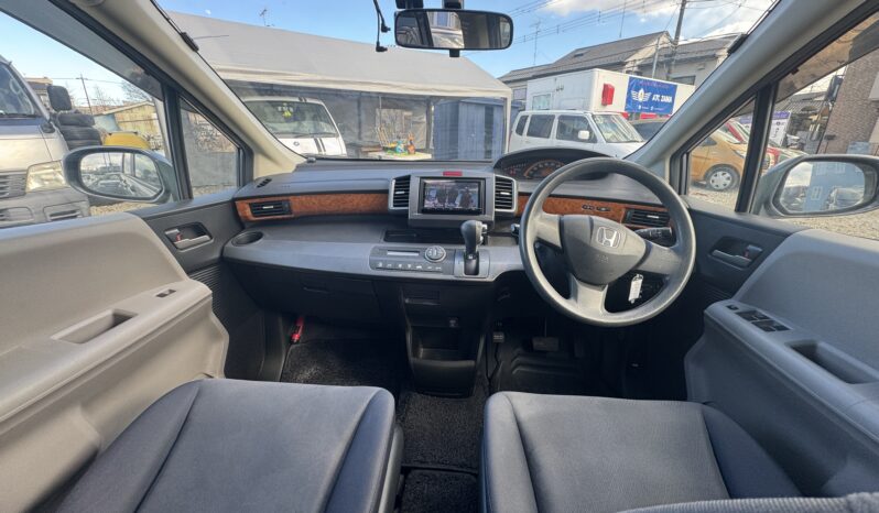 
								2009 Honda Freed Gray full									