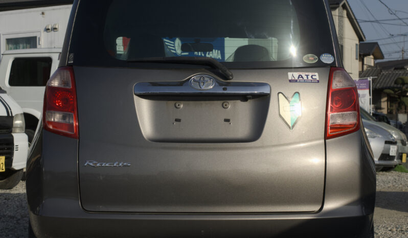 
								2006 Toyota Ractis full									