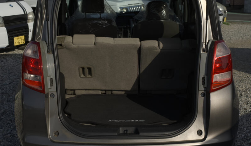 
								2006 Toyota Ractis full									