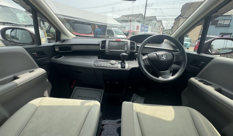 
								2009 Honda Freed full									