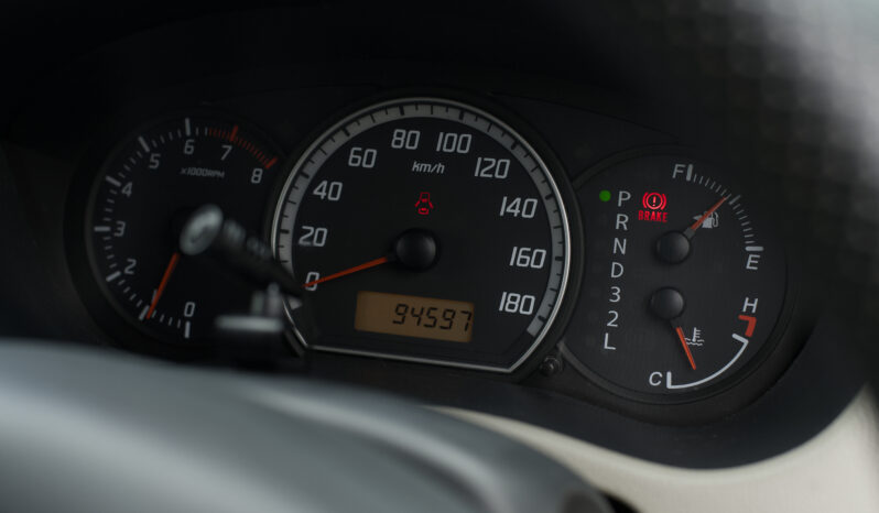 
								2005 Suzuki Swift full									