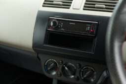 
										2005 Suzuki Swift full									