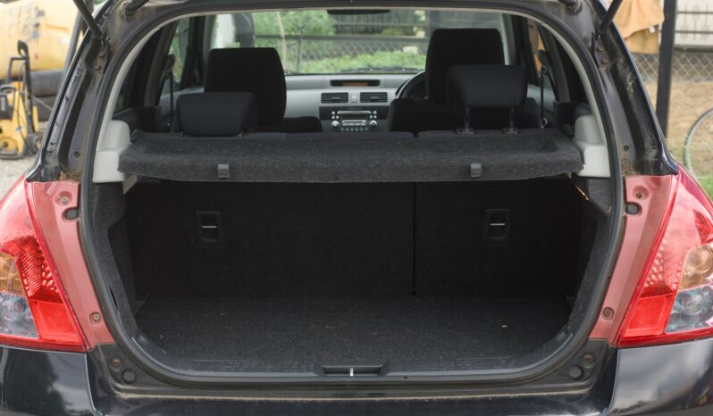 
								2009 Suzuki Swift full									