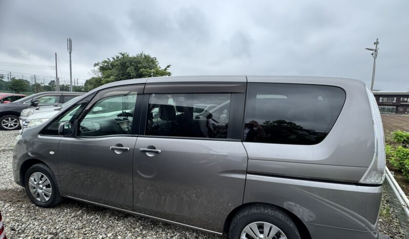 
								2011 Nissan Serena full									