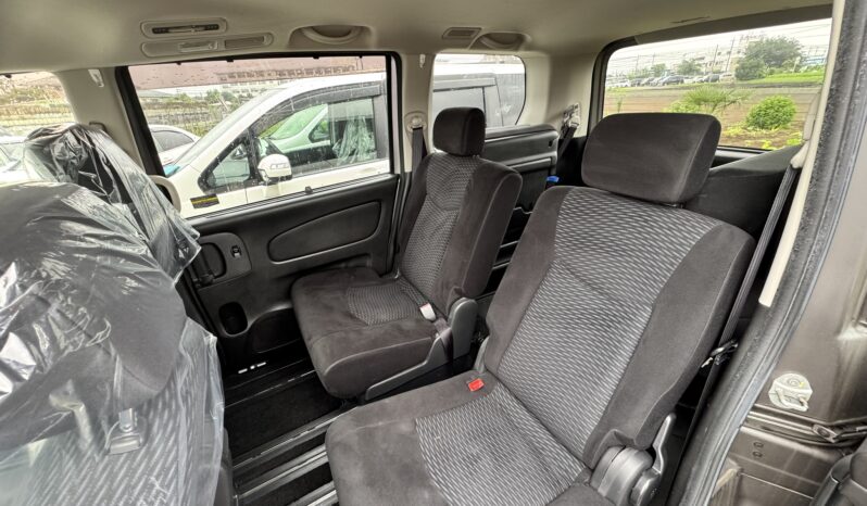 
								2011 Nissan Serena full									