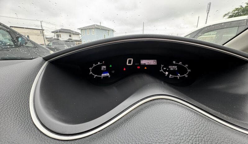 
								2011 Nissan Serena full									