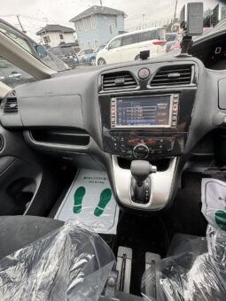 
										2011 Nissan Serena full									