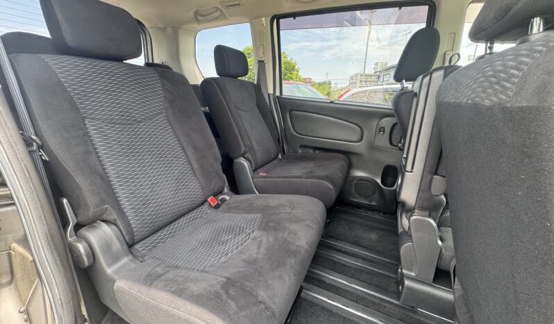 
								2011 Nissan Serena full									