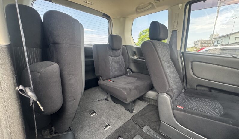 
								2011 Nissan Serena full									