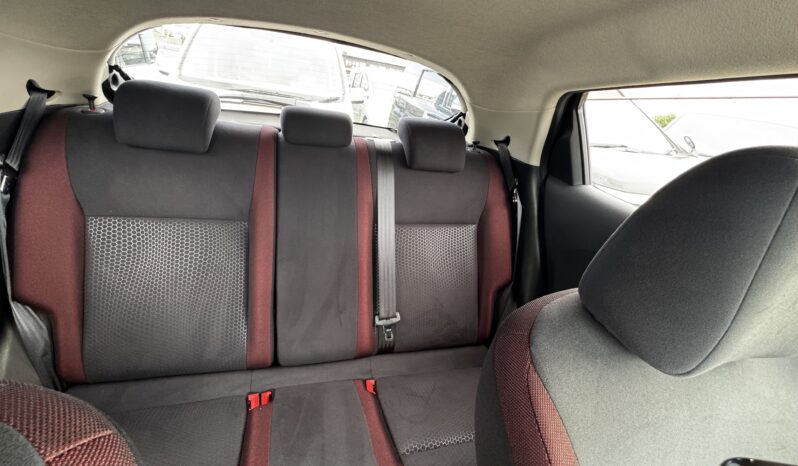 
								2012 Nissan Juke full									