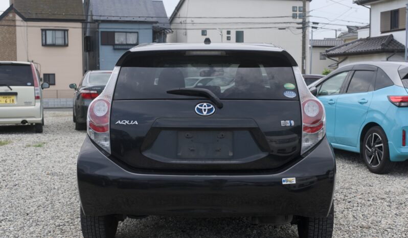 
								2012 Toyota Aqua full									