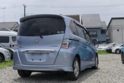 
										2012 Freed Hybrid full									