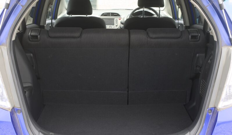 
								2011 Fit Hybrid full									