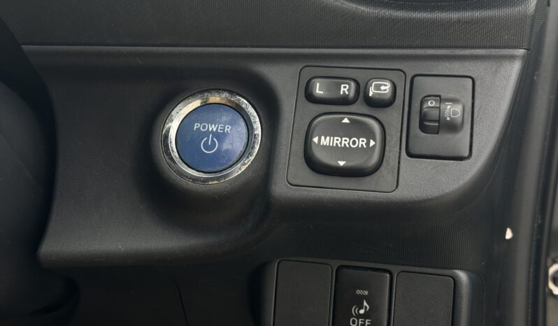 
								2012 Toyota Aqua full									