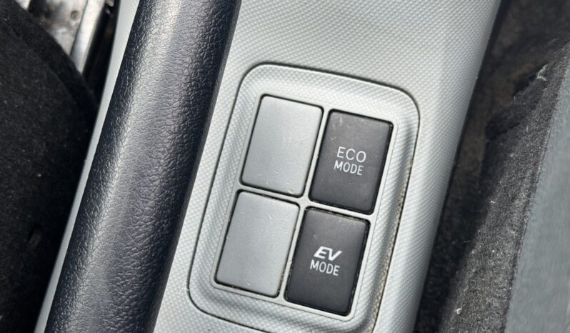 
								2012 Toyota Aqua full									