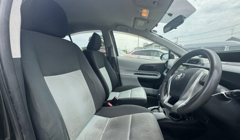 
								2012 Toyota Aqua full									
