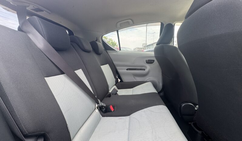
								2012 Toyota Aqua full									