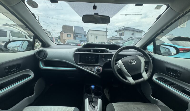 
								2012 Toyota Aqua full									