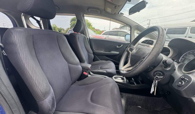 
								2011 Fit Hybrid full									