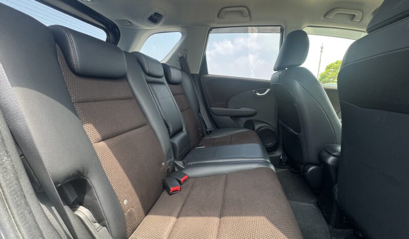 
								2013 Honda Fit Shuttle full									