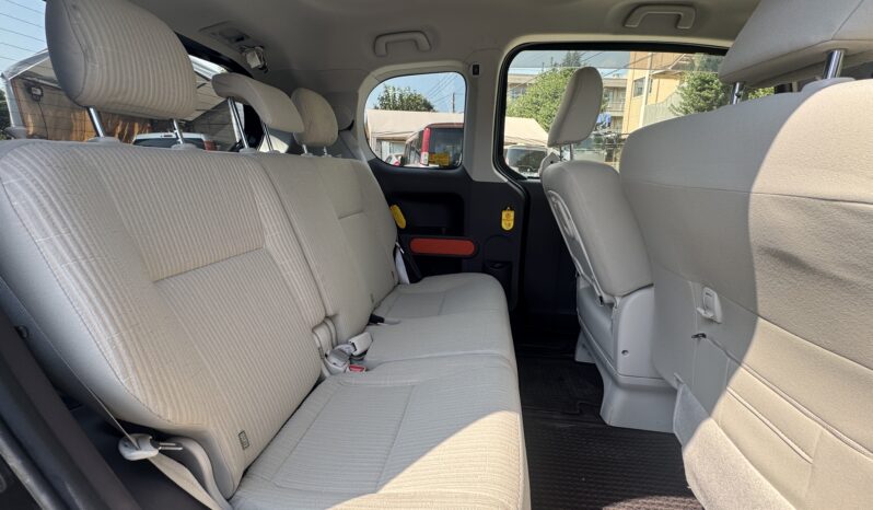
								2013 Toyota Spade full									