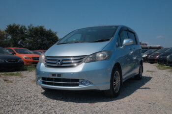 2008 Honda Freed (blue)