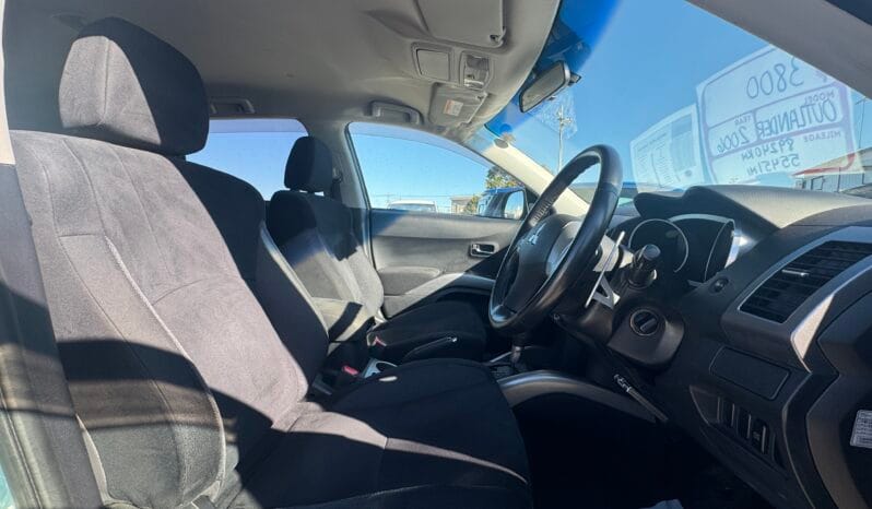 
Mitsubishi Outlander 2006 full									