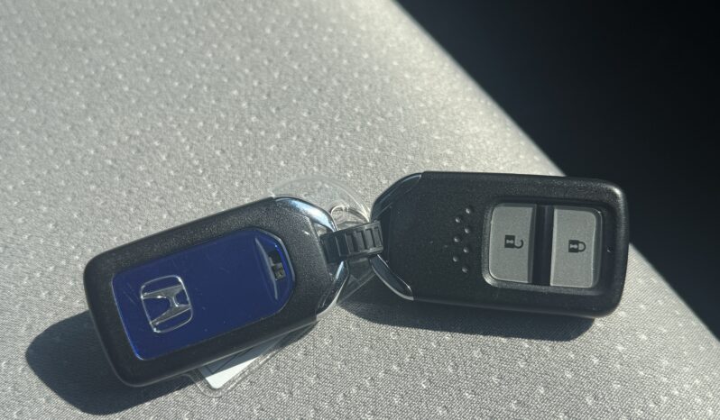 
								2014 Honda Fit Hybrid full									