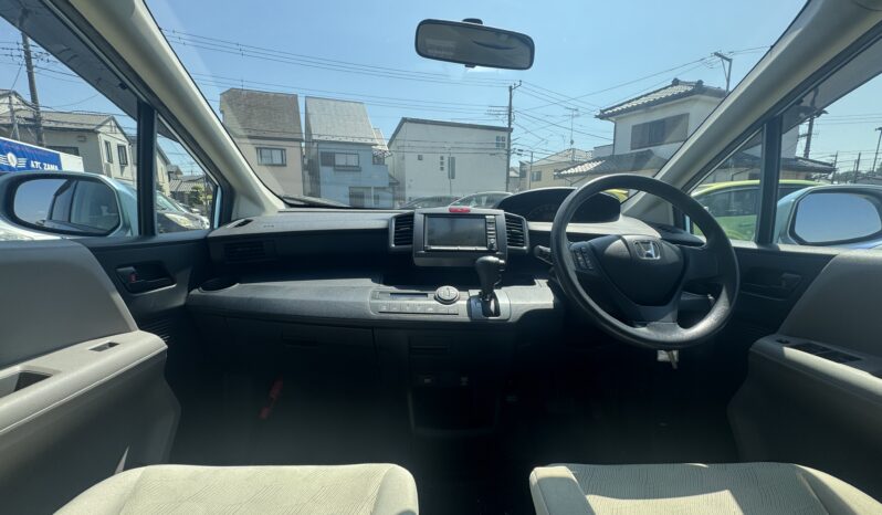 
								2008 Honda Freed full									