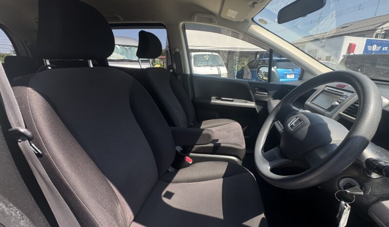 
								2010 Honda Freed full									
