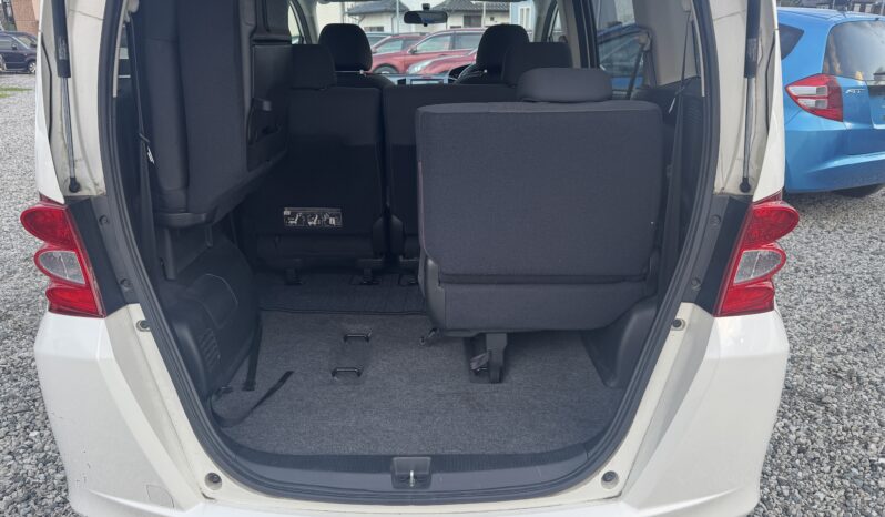 
								2008 Honda Freed full									