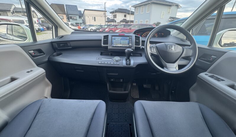 
								2008 Honda Freed full									