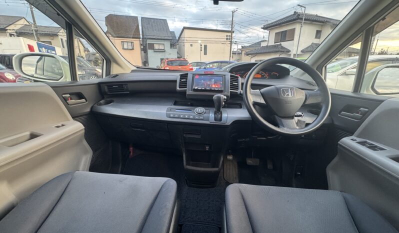 
								2010 Honda Freed full									