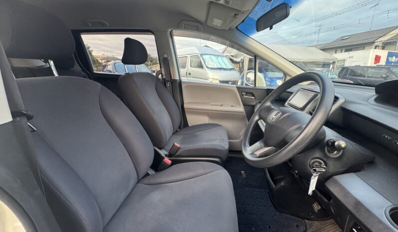 
								2010 Honda Freed full									