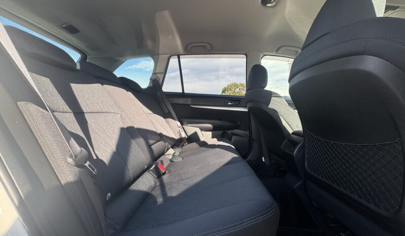 
								2010 Subaru Legacy Wagon full									