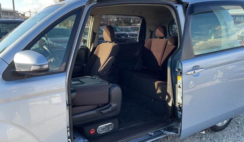 
2012 Toyota Spade full									