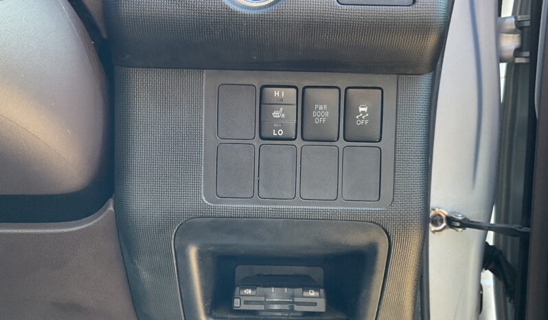 
2012 Toyota Spade full									