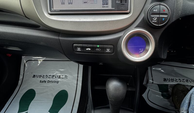 
2011 Honda Freed Hybrid full									