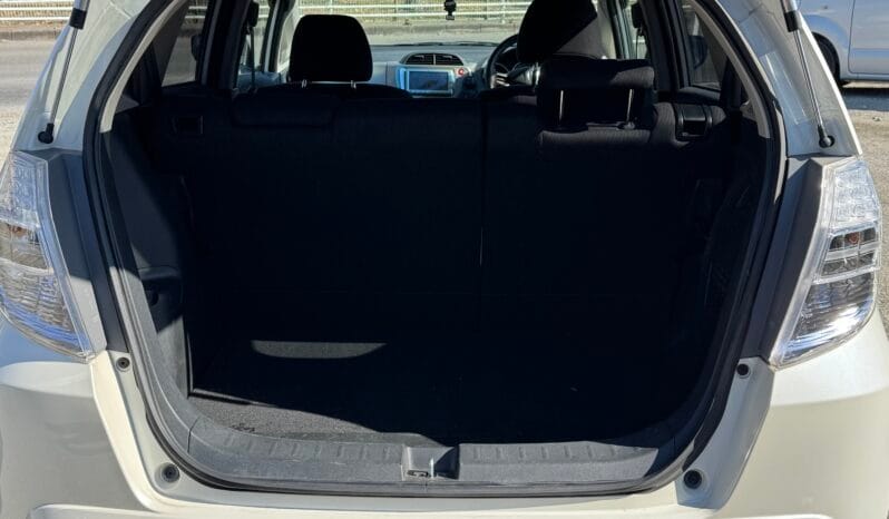 
2010 Honda Fit Hybrid full									