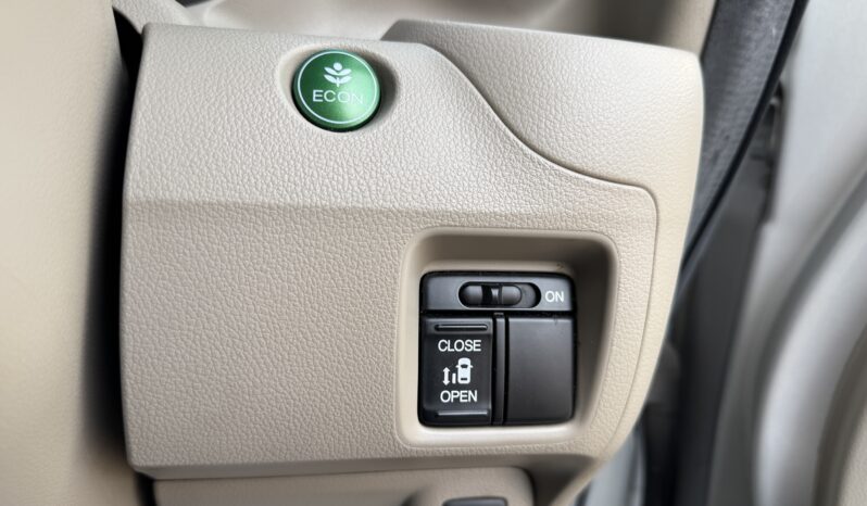 
2012 Honda N-Box Custom full									