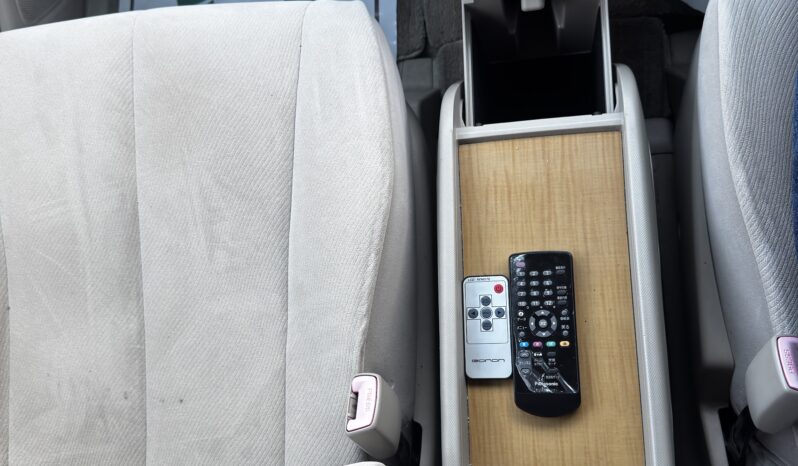 
2007 Toyota Estima full									