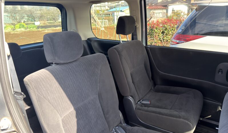 
2010 Nissan Serena full									