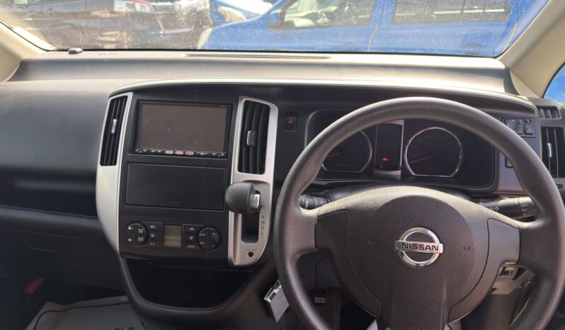 
2010 Nissan Serena full									