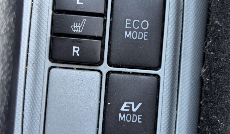 
2013 Toyota Aqua Hybrid full									