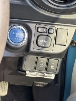 
2013 Toyota Aqua Hybrid full									