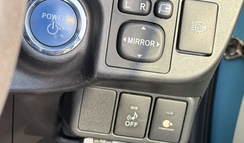 
2013 Toyota Aqua Hybrid full									